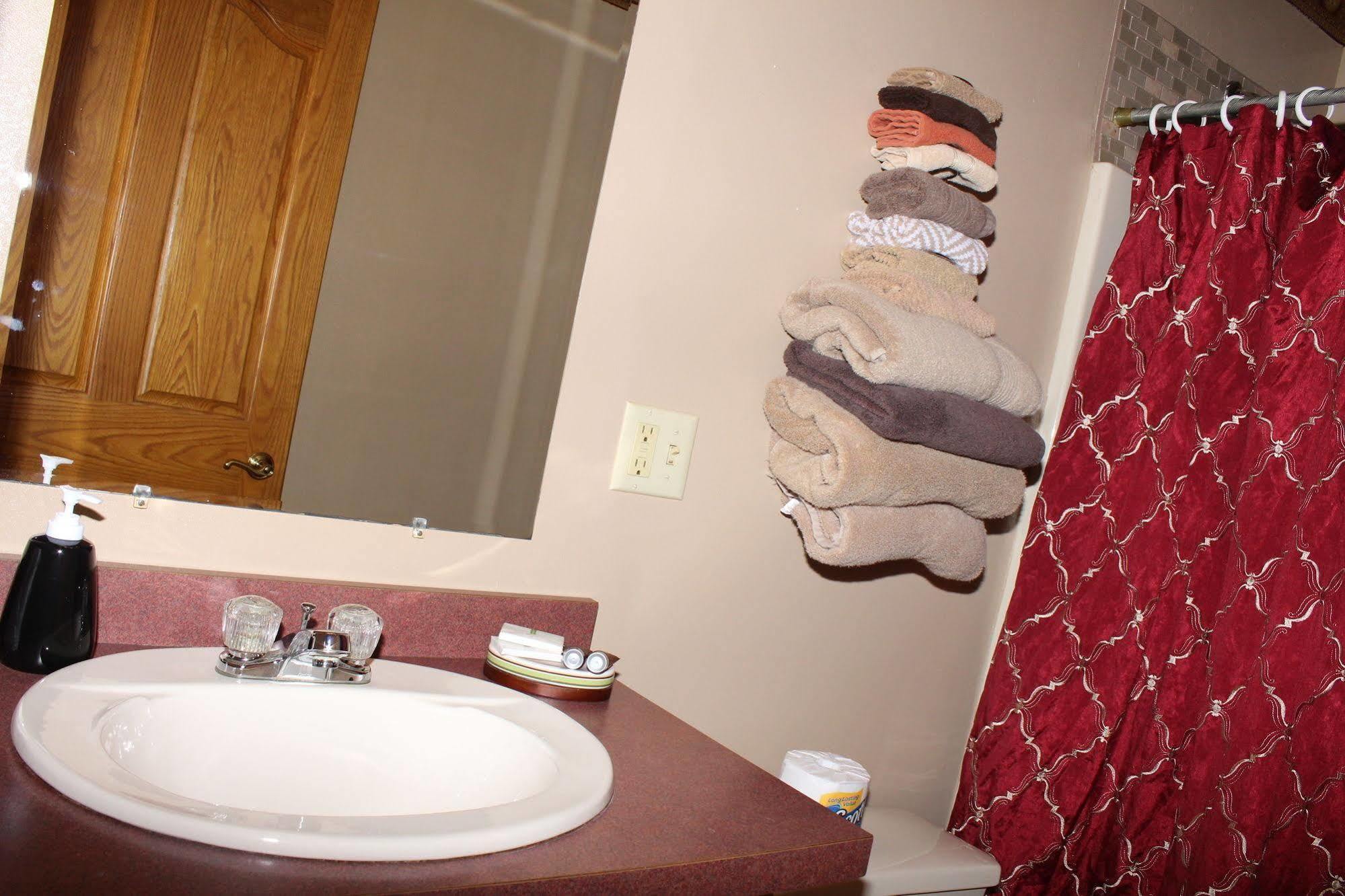 Blue Spruce Motel Massena Luaran gambar