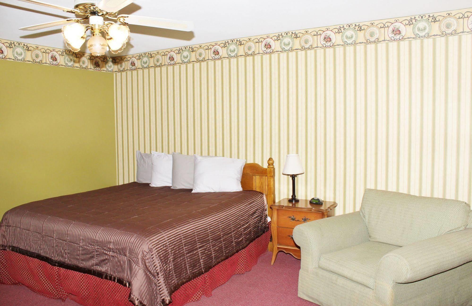 Blue Spruce Motel Massena Luaran gambar