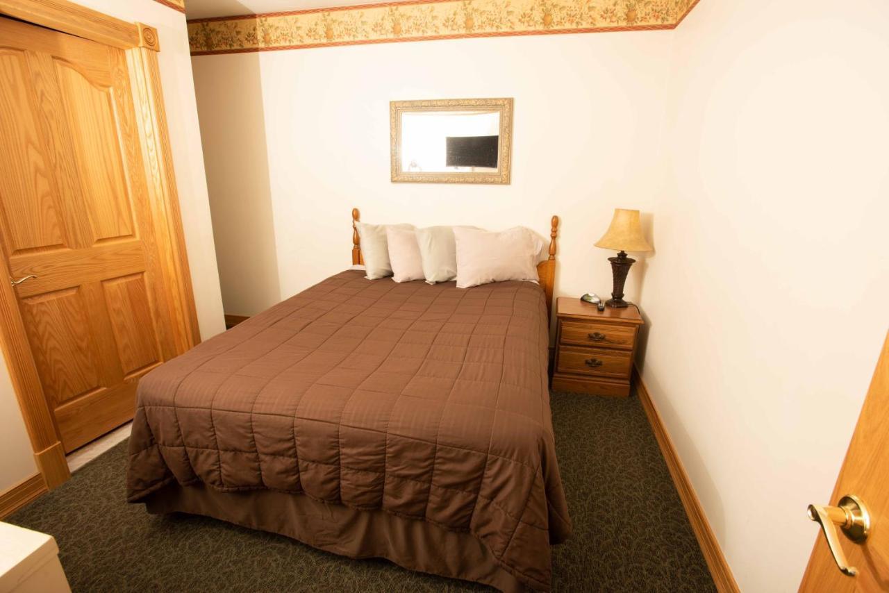 Blue Spruce Motel Massena Luaran gambar