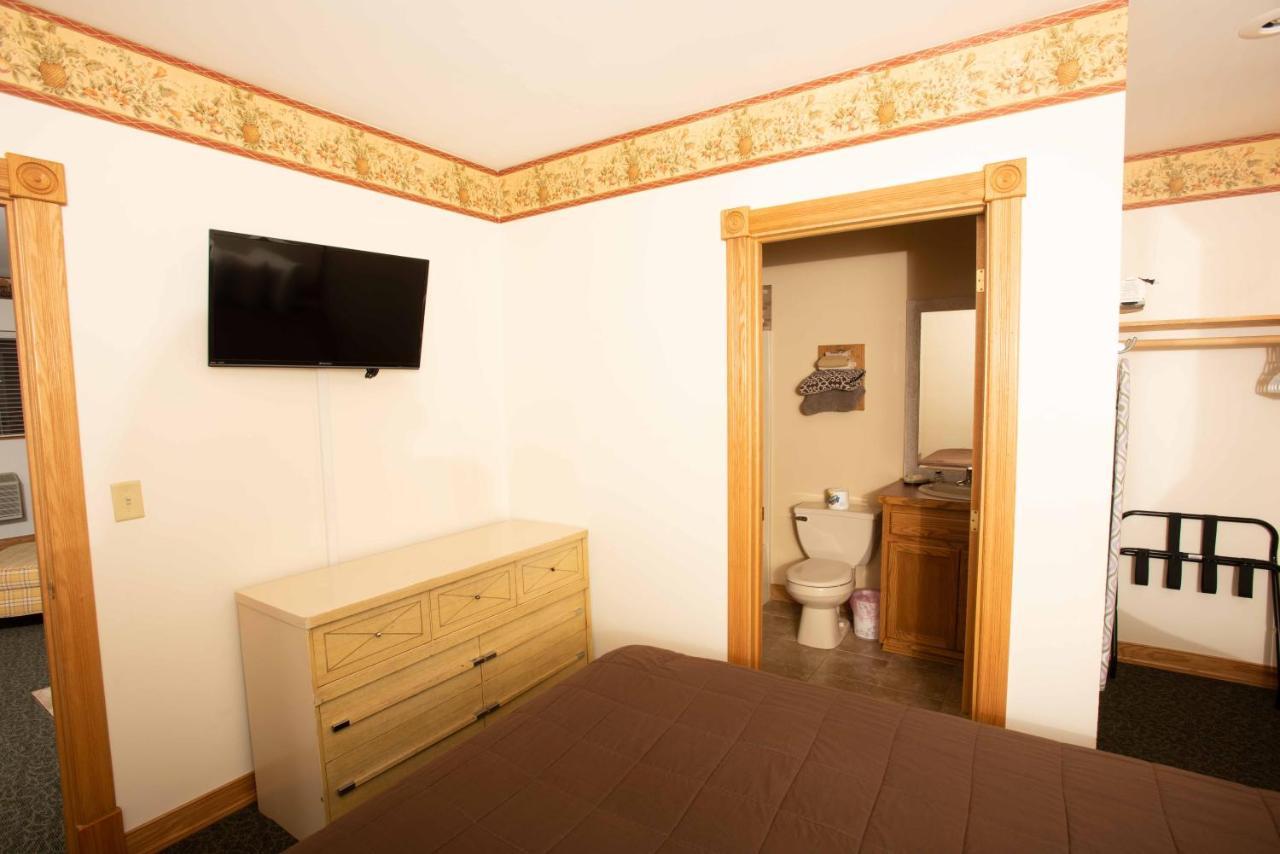 Blue Spruce Motel Massena Luaran gambar