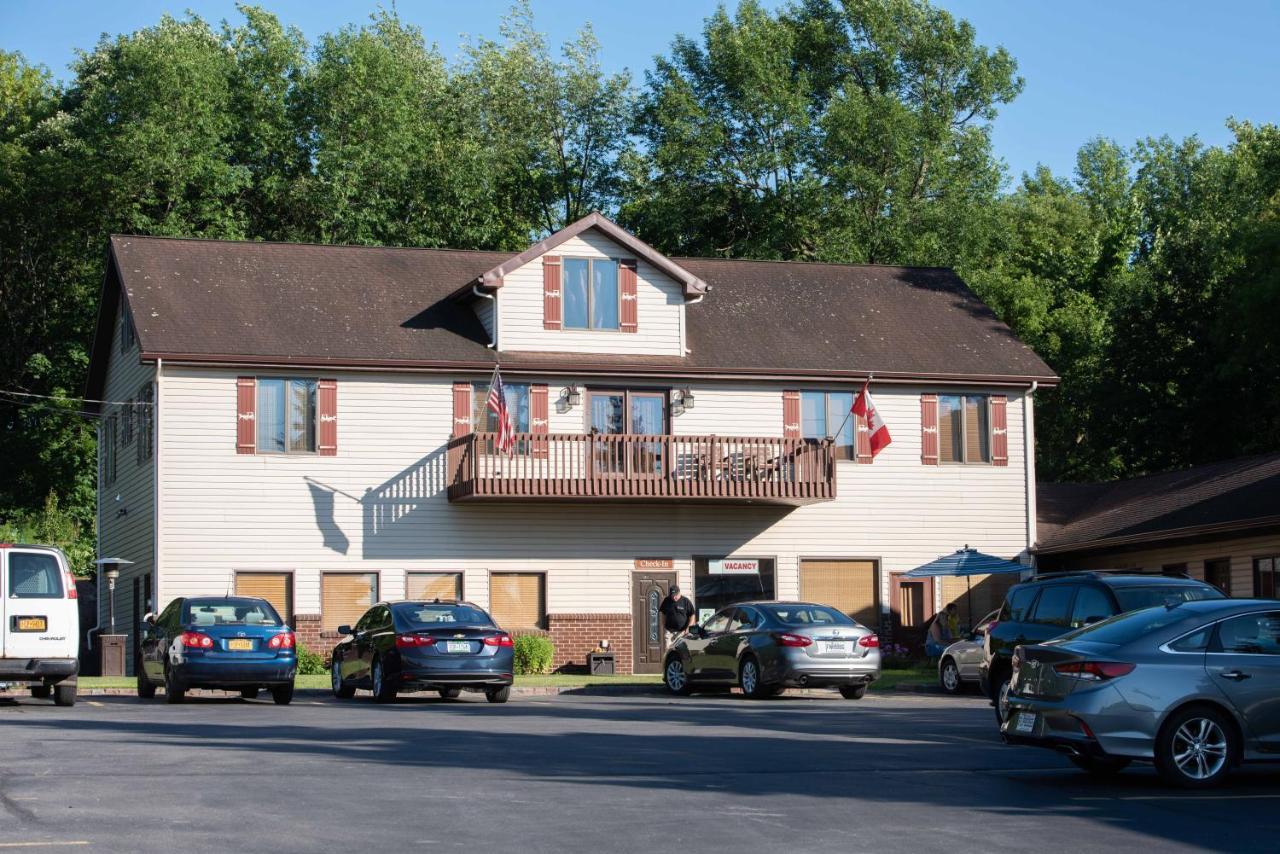 Blue Spruce Motel Massena Luaran gambar