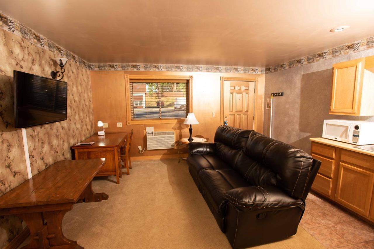 Blue Spruce Motel Massena Luaran gambar